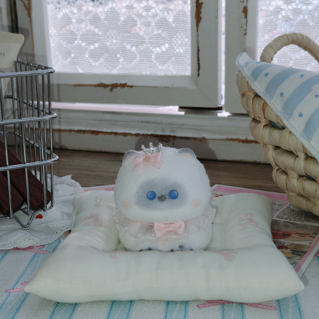 Hand‑Painted Small Cat Silicone Squishy